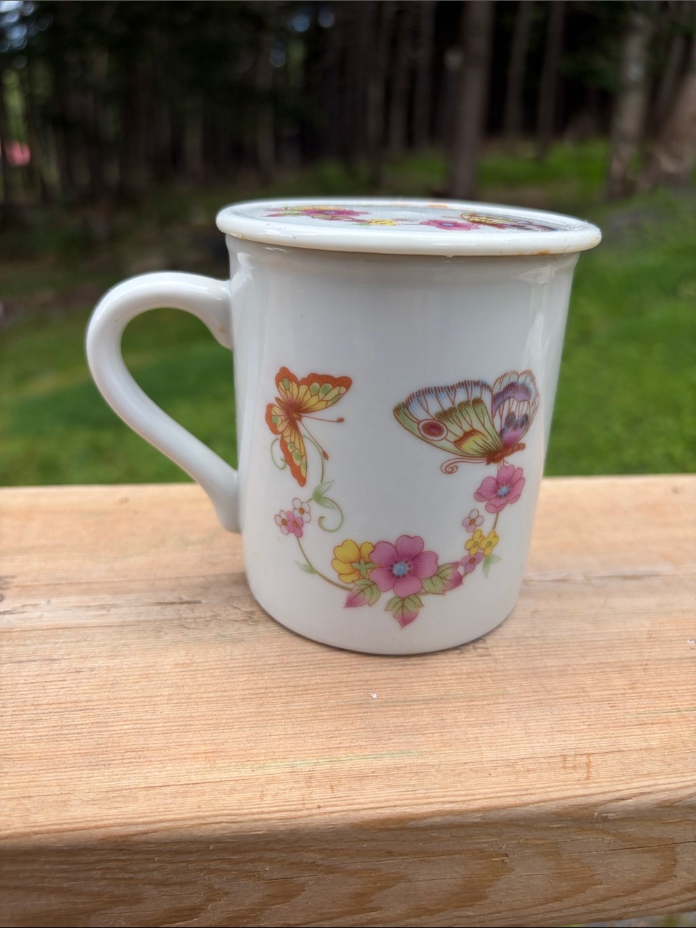 TOSCANY COLLECTION Butterflies 8 oz. coffee Mug / Cup with lid Made In Japan